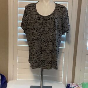 Croft & Barrow Black and White Geometric Tee